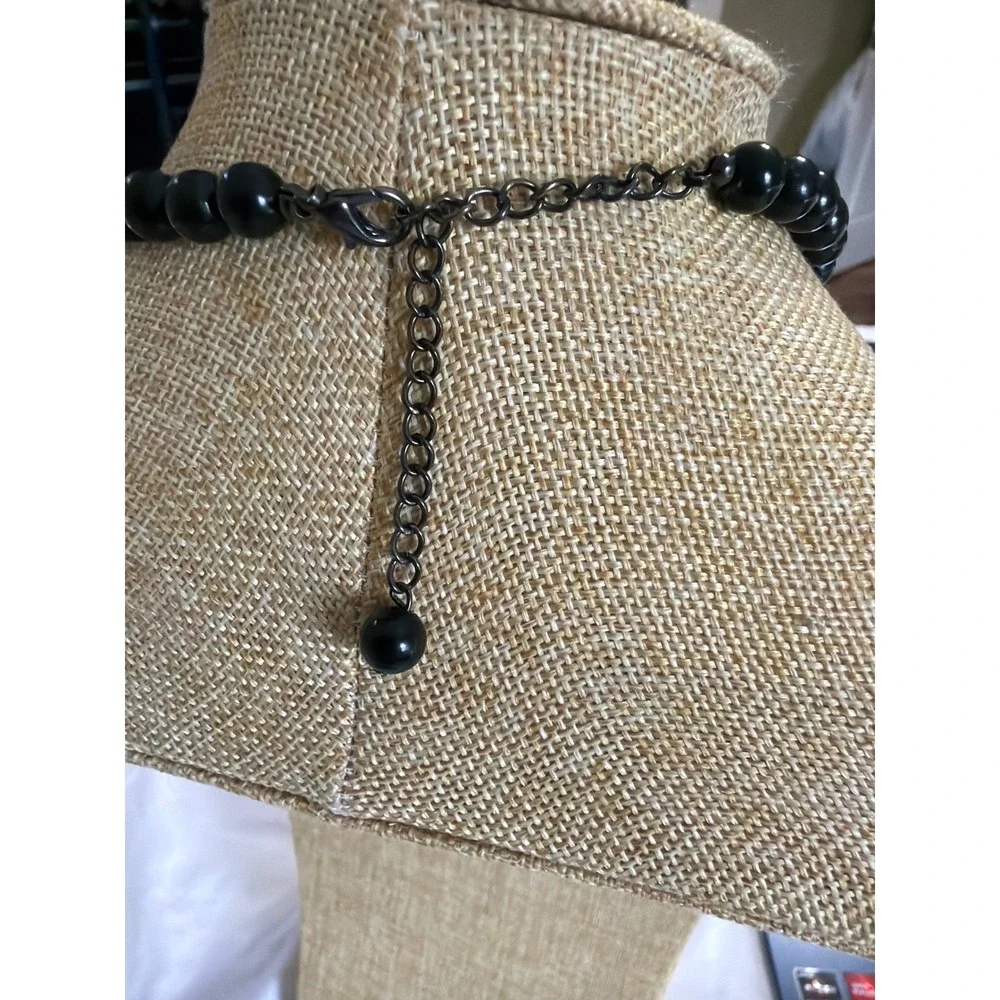 Chunky Black Graduated Bead Statement Necklace with Textured Berry‎ Accents